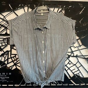 Jag brand -size Large,short cuffed sleeve, blue and white button-down shirt